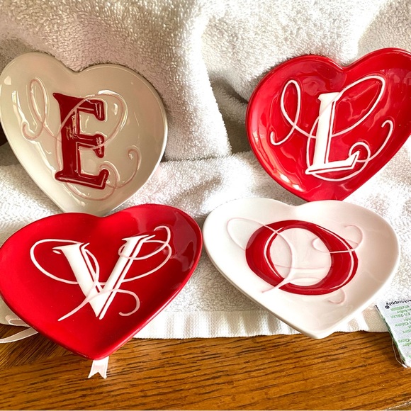 LOVE Heart-Shaped Red and White Mini Plates and box bonus heart candy dish too - Picture 1 of 15